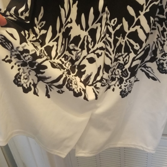 Lightweight black and white dress - Picture 3 of 5